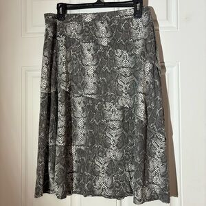 ❤️2/$15 or 3/$21❤️ INC Grey Snakeskin Print Tiered Skirt, Size XL